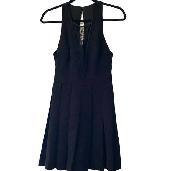 BCBGeneration Dress Size 4 Women's Black Lace Inset Deep V Neck A Line Mini - Picture 5 of 10